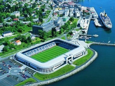 Aker Stadion:
Norveç 1.Ligi takımlarından FK Molde'nin evi Aker Stadion 11.000 kişilik kapasitesiye sahip.